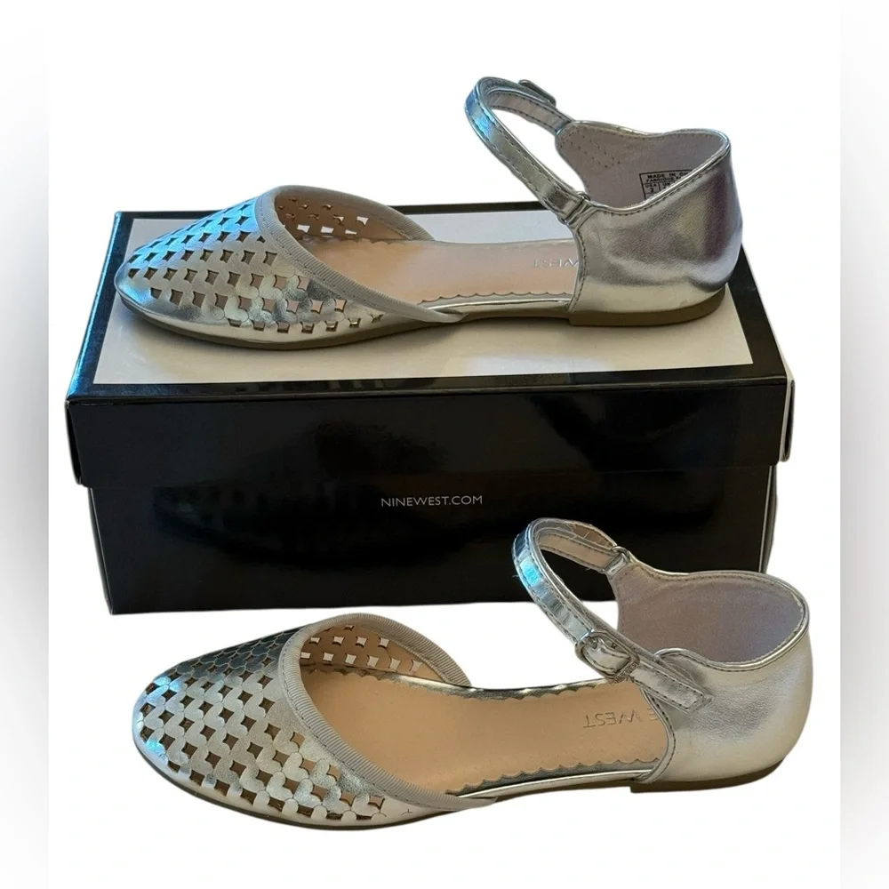 Nine West Vivien Metallic Silver Flats Size 2 M NWT - Picture 3 of 15